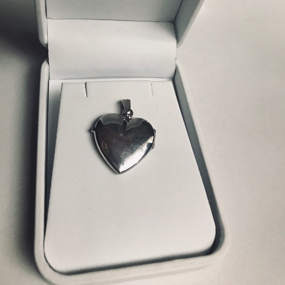 Vintage stainless steel heart locket ♥️ - Picture 3 of 3